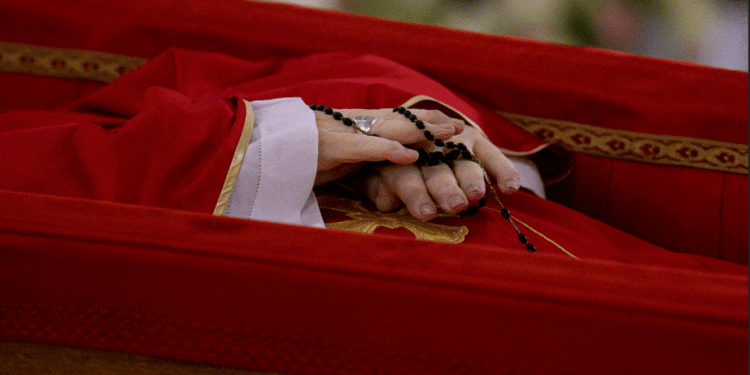 Lula é acompanhado por líderes no velório do Papa Francisco 14 Janja, Alcolumbre, Motta e Barroso acompanharão Lula no velório do papa Francisco