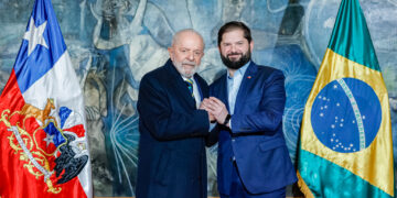 Lula e presidente do Chile debatem cooperação em fórum empresarial