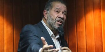 Lupi reafirma permanência no Ministério após saída do INSS 1 Lupi assume responsabilidade pela indicação do presidente do INSS