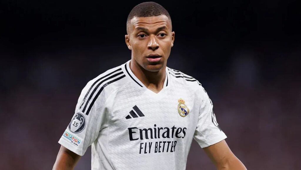 Mbappé é vaiado no Bernabéu mesmo sem entrar em campo Mbappe e vaiado no Bernabeu mesmo sem entrar em campo.webp