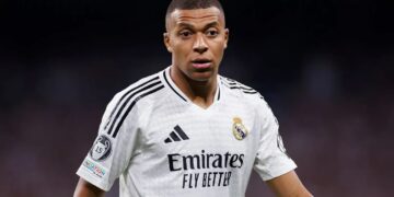 Mbappé é vaiado no Bernabéu mesmo sem entrar em campo 1 Mbappé é vaiado no Bernabéu mesmo sem entrar em campo