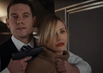 Homem armado faz mulher refém em cena tensa de um dos melhores filmes de ação.