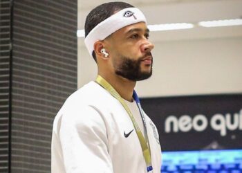 Memphis Depay indica novos treinadores para o Corinthians