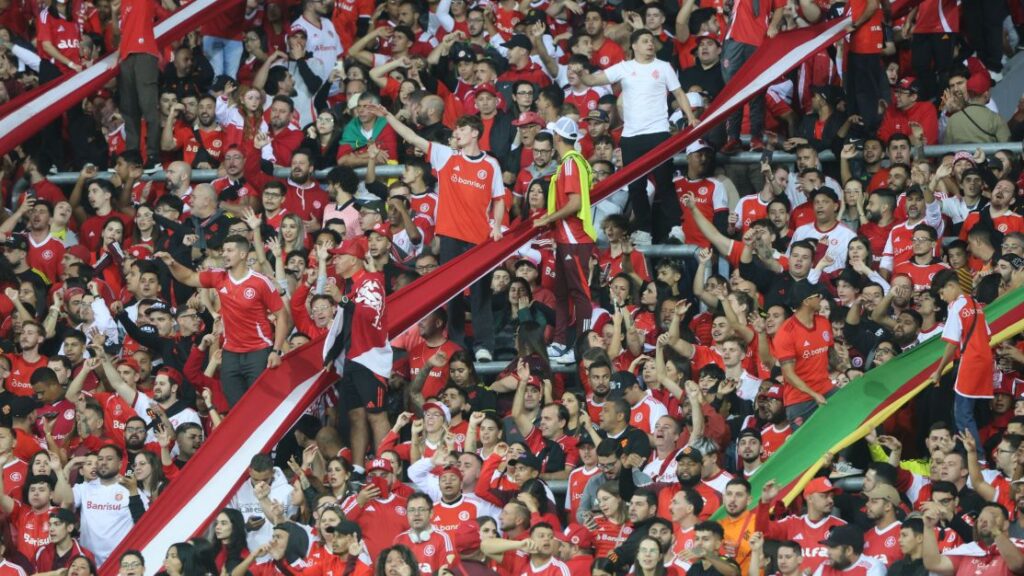 Narrador uruguaio ofende torcedores do Inter no Beira-Rio Narrador uruguaio ofende torcedores do Inter no Beira Rio