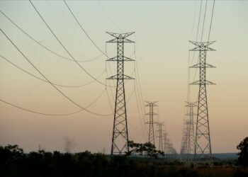 Neoenergia (NEOE3) transfere ativo de transmissão à Warrington