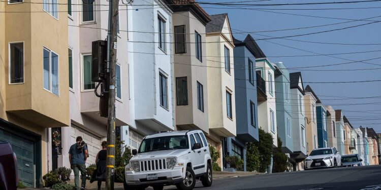 Casas em bairro residencial em São Francisco, EUA, em 27 de dezembro de 2024 (David Paul Morris/Bloomberg)