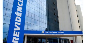 AGU forma equipe para recuperar R$ 6,3 bi de aposentados do INSS 1 PF investiga esquema suspeito no INSS: detalhes revelados