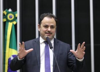 PSOL planeja apelar da cassação de Glauber na CCJ hoje