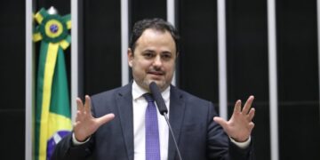 Relator rejeita recurso de Glauber; cassação vai ao plenário 1 PSOL planeja apelar da cassação de Glauber na CCJ hoje