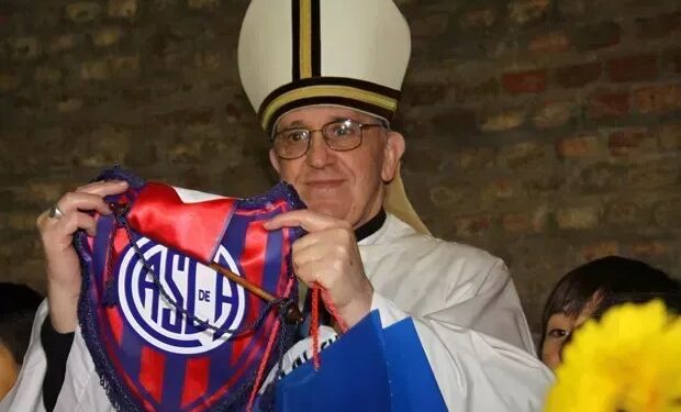 Ronaldinho Gaúcho se encontra com papa Francisco em Roma • Reprodução/Instagram/@ronaldinho