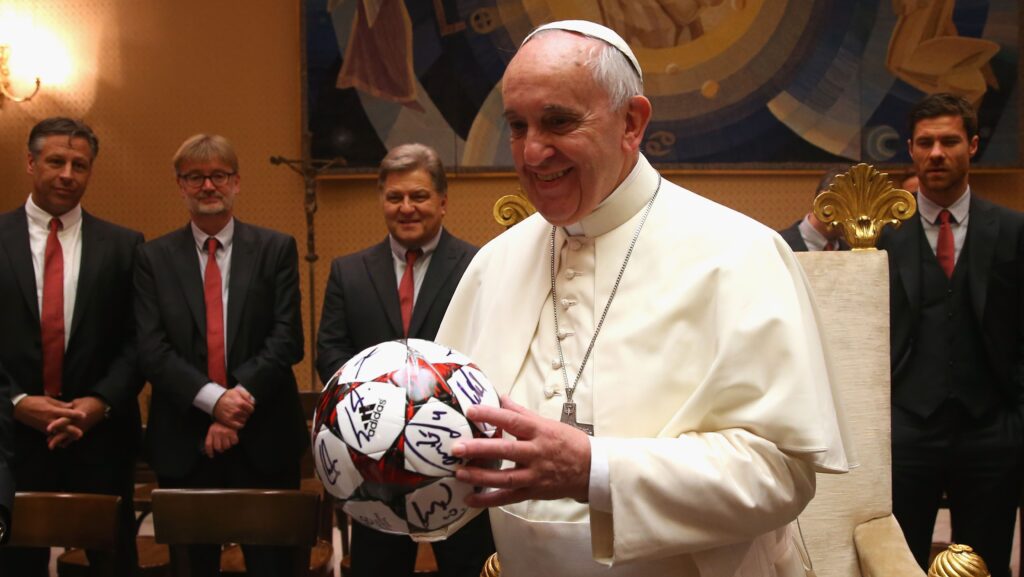 Papa Francisco e ídolos do futebol: Clique nas melhores fotos! Papa Francisco e idolos do futebol Clique nas melhores fotos