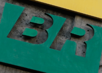 Petrobras ignora ANP e não desocupa plataforma após incêndio