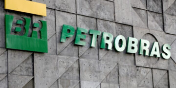 Petroleiros internados após explosão em plataforma da Petrobras 1 Petroleiros internados após explosão em plataforma da Petrobras
