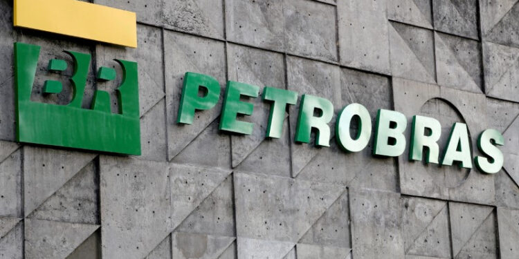Petroleiros internados após explosão em plataforma da Petrobras 14 Sede da Petrobras
16/10/2019
REUTERS/Sergio Moraes