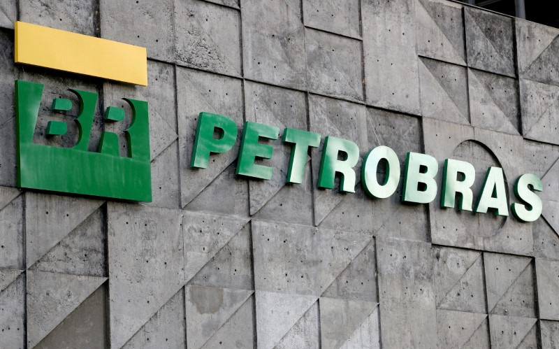 Petroleiros internados após explosão em plataforma da Petrobras Petroleiros internados apos explosao em plataforma da Petrobras