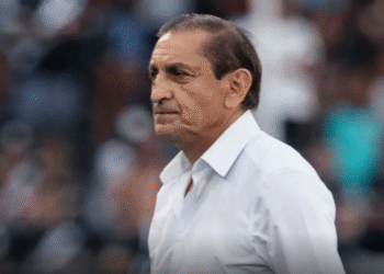 Santos mira Ramón Díaz e ex-Juventus após saída de Caixinha