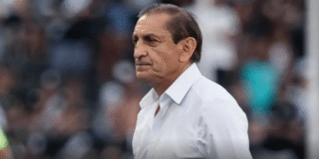 Santos mira Ramón Díaz e ex-Juventus após saída de Caixinha