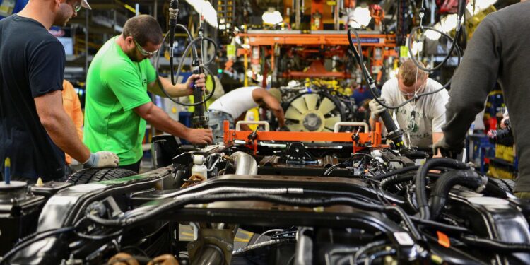 Setor automotivo dos EUA pressiona Trump contra tarifas de peças 14 Fábrica da Ford em Louisville, EUA (Foto: Bryan Woolston/Reuters)