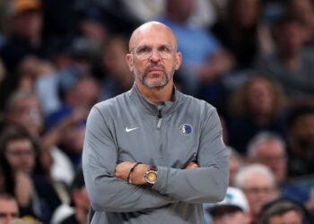 Técnico da NBA se torna acionista de clube da Premier League