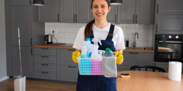 A Importância de Evitar o Pagamento “Por Fora” na Relação de Trabalho Doméstica