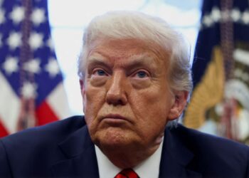 Trump nega China sobre falta de diálogos comerciais