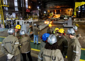 Usiminas: Lucro de 845% Surpreende, mas Ações USIM5 Oscilam