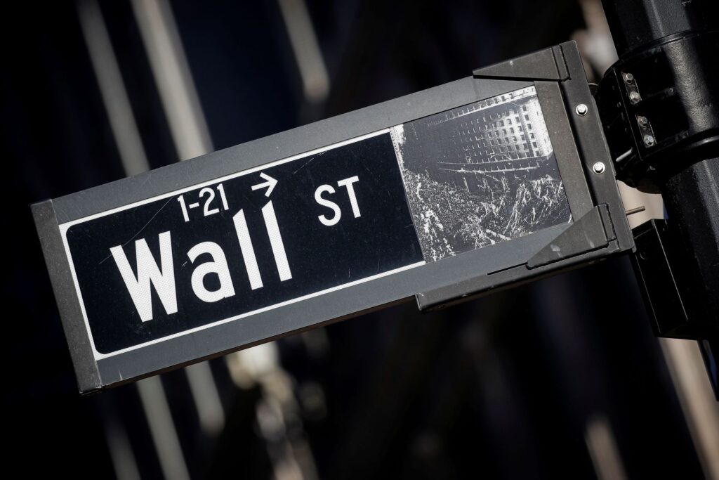 Dow Jones Futuro se recupera após queda e críticas a Trump Wall St despenca com novos ataques de Trump a Powell