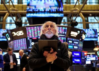 Wall Street se valoriza com alta tecnologia e alívio tarifário