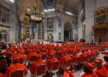 Com a proximidade do Conclave, a Igreja Católica tenta se resguardar de fake news e campanhas de difamação