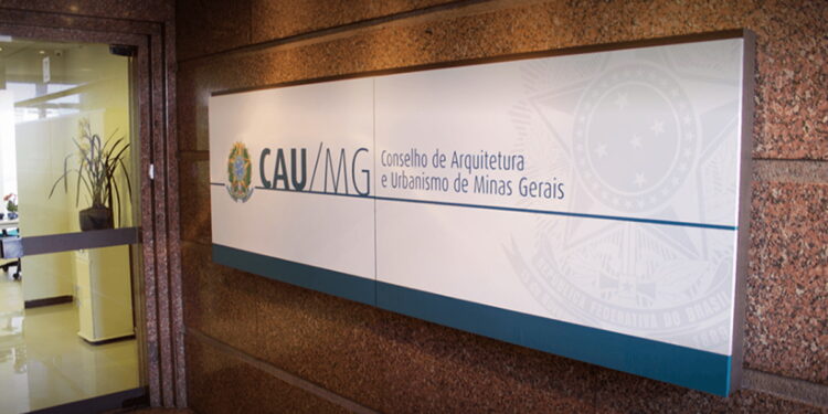 Faltam 2 dias para encerrar as inscrições do concurso CAU-MG com salários de até R$ 12,9 mil 14 Placa de identificação na sede do CAU-MG. Falando sobre o concurso CAU MG.