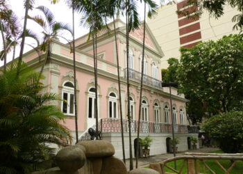Sede da Fundação Casa Rui Barbosa, no prédio da residência original. Falando sobre o concurso FCRB.