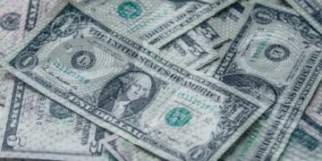 dolar-hoje-11-de-abril-de-2025