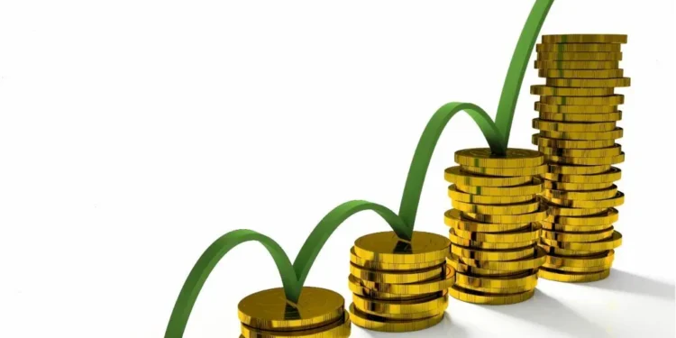 Imóveis de luxo e ativos raros: por que o mercado alternativo está ganhando espaço entre os super ricos? 18 Pilhas de moedas em posição crescente. Falando sobre o mercado alternativo.