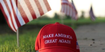 Trump nega pausa em tarifas e ameaça taxar China com 50% 1 Trump