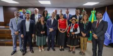 Embratur recebe Subsecretária de Turismo do Chile e CEOs de aéreas para reunião bilateral