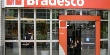 Bradesco moderniza sistemas de detecção de fraudes e aprimora abertura de contas com a Plataforma FICO 1 Bradesco promove leilão online de imóveis com descontos de até 50%