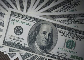 Brasileiros ampliam investimentos no exterior em busca de estabilidade e diversificação