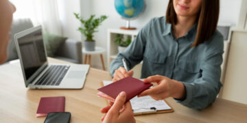 Prazo para emissão de vistos americanos no Brasil dobra em 2025 21 Isenção de visto para brasileiros na China deve impulsionar viagens e aumenta demanda por seguro internacional