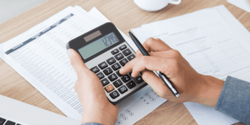 31% dos brasileiros recorrem ao cheque especial mensalmente  