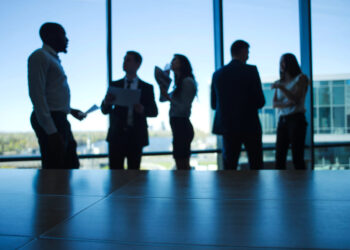 Abertura de empresas bate recorde no primeiro semestre de 2025, mas desafios persistem