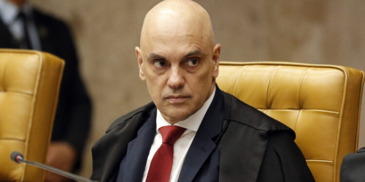 Alta do IOF levanta alertas no mercado e desperta percepção de aliança entre Supremo e governo federal 18 Brasília (DF), 05/12/2024 - O ministro Alexandre de Moraes durante sessão do STF. Foto: Bruno Peres/Agência Brasil