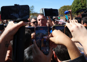 Bolsonaro Nega Violação de Proibição nas Redes Sociais e Pede Esclarecimentos ao STF