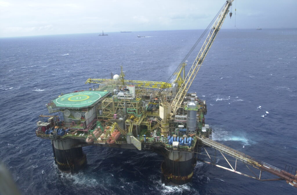 Brasil retoma embarques de petróleo aos EUA após isenção de tarifas Brasil retoma embarque de Petroleo aos EUA