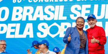 Com Lula, ministra da Cultura participa da abertura do 60º Congresso da UNE em Goiânia 1 Com Lula, ministra da Cultura participa da abertura do 60º Congresso da UNE em Goiânia