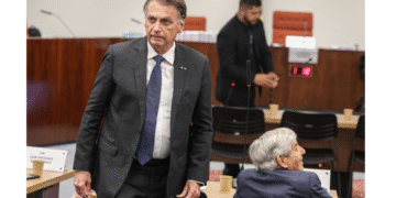 Ex-presidente Bolsonaro é obrigado a usar tornozeleira eletrônica em operação da Polícia Federal 1 Ex-presidente Bolsonaro é obrigado a usar tornozeleira eletrônica em operação da Polícia Federal