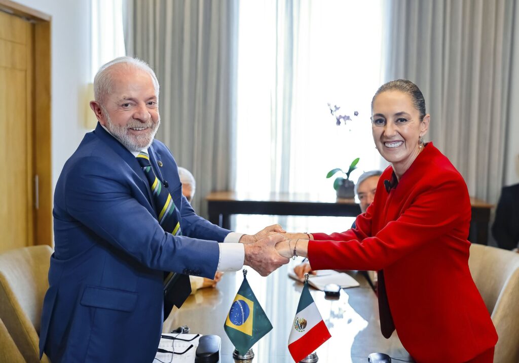Lula propõe aprofundar relações econômicas com o México Lula e Presidenta do Mexico Claudia Sheinbaum 1