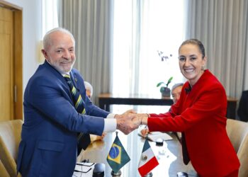 Lula propõe aprofundar relações econômicas com o México
