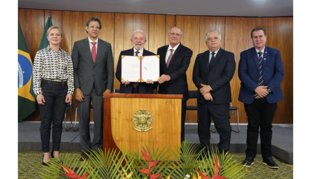 Lula sanciona programa que devolve impostos a micro e pequenas empresas exportadoras Lula lanca programa para impulsionar exportacoes de Micro e Pequenas Empresas