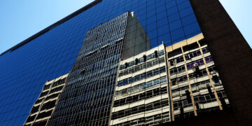 Mercado financeiro brasileiro recua diante de incertezas sobre tarifas dos EUA