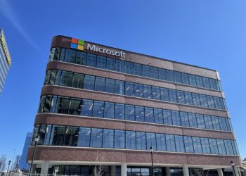 Microsoft registra salto com serviços de nuvem e bate recorde de gastos com IA